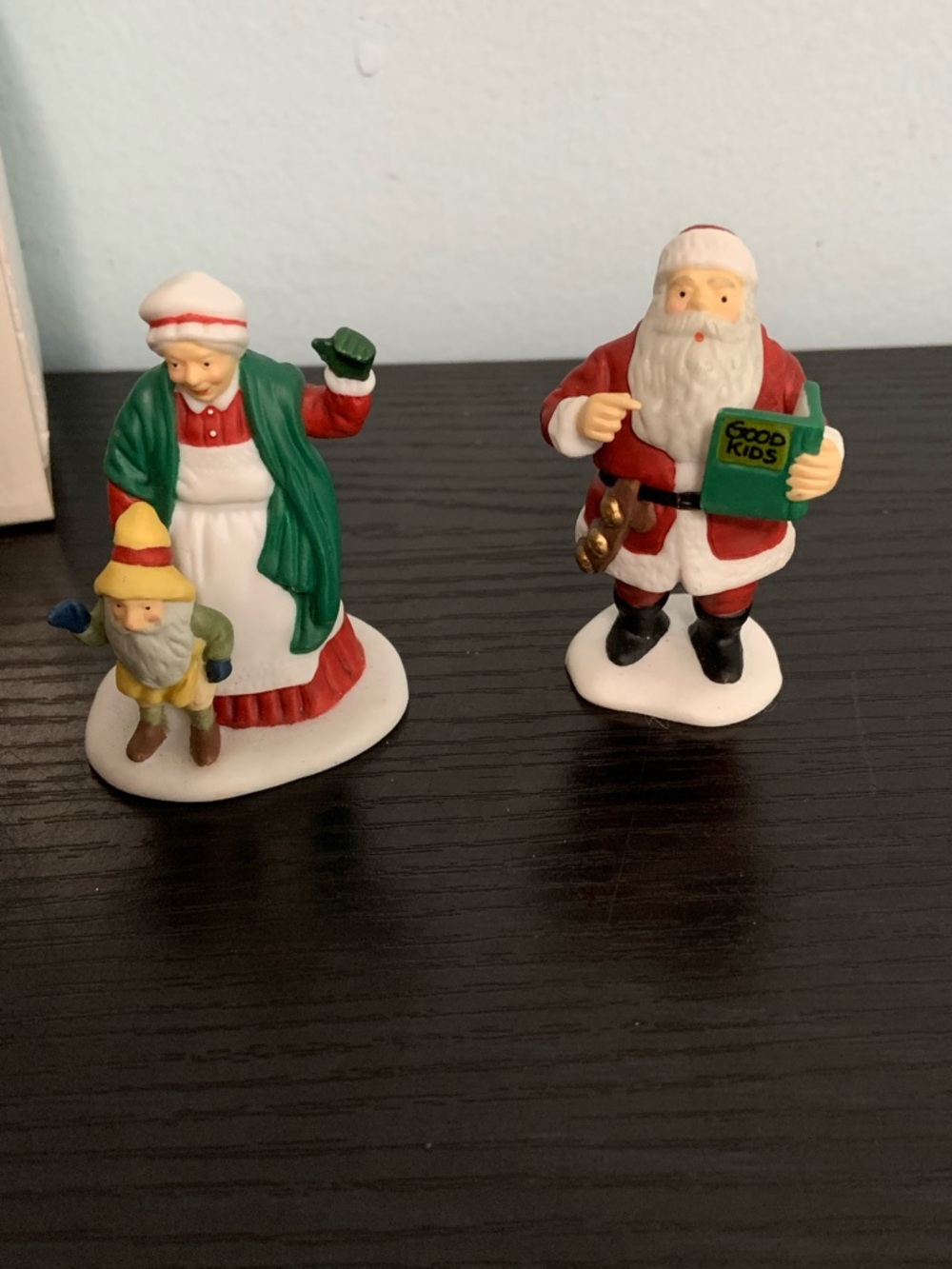 Dept. 56 1999 North Pole Series Figure ‘Santa & Mrs. Claus - Picture 6 of 9